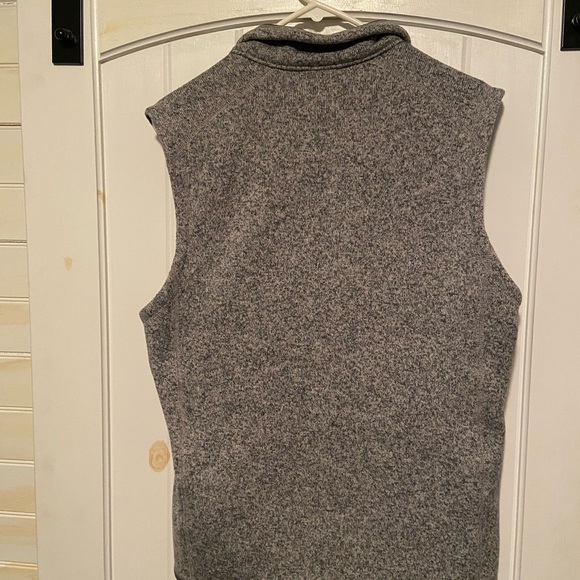 Patagonia vest size med zippered front closure & pockets used great condition - Picture 2 of 4